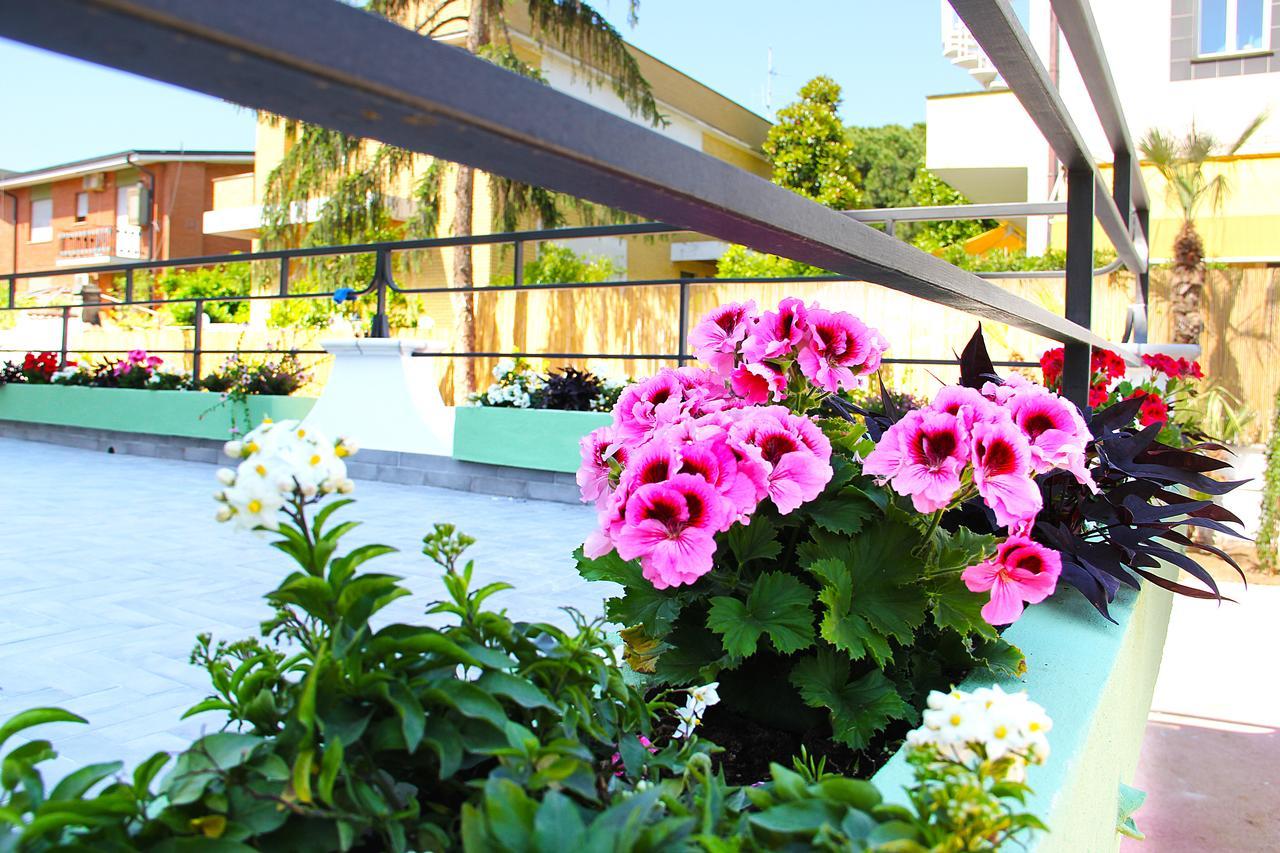 Hotel Villa Chiara Terracina Buitenkant foto